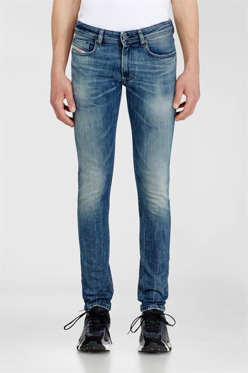 DIESEL JEANS SLEENKER I26U KBBE
